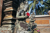Tempel Figur mit Blume (C) Anton Eder