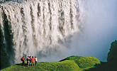 Wanderer beim Dettifoss (C) Klaus Schenner