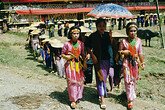 Toraja, festlich gekleidete Frauen (C) Anton Eder