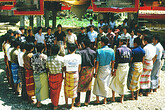 Toraja, Maenner beim Kreistanz (C) Anton Eder