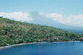 Bali, Nordkueste mit Agung Vulkan (C) Anton Eder