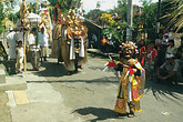 Barong in der Strasse (C) Anton Eder