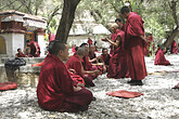 Lhasa, Disput der Moenche in Sera (C) Anton Eder
