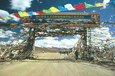 Shigatse - Neu-Tingri, Tor zum Everest Nationalpark (C) Anton Eder
