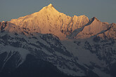 Kawakarpo im Morgenlicht, 6740 m (C) Anton Eder