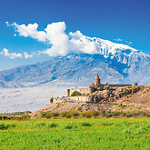Khor Virap mit Ararat im Hintergrund (C) saiko3p, stock.adobe.com