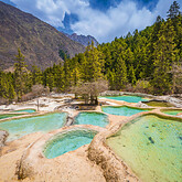 Huanglong-NP (C) PhotoElite, stock.adobe.com