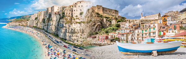 Tropea/Kalabrien © travelbook/Fotolia.com | Scilla © mRGB - stock.adobe.com/Fotolia.com